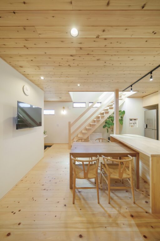 ミニマムに暮らすセカンドライフ。木の香る、店舗付きコンパクトハウス