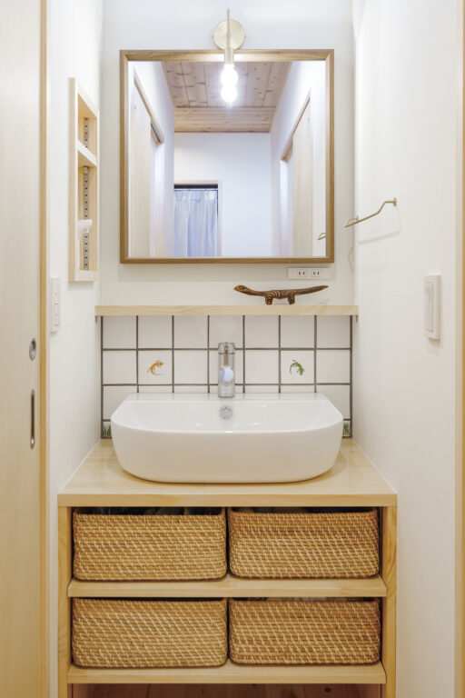 ミニマムに暮らすセカンドライフ。木の香る、店舗付きコンパクトハウス