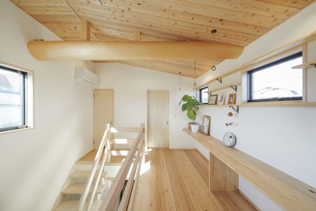 ミニマムに暮らすセカンドライフ。木の香る、店舗付きコンパクトハウス